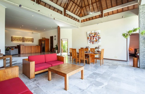 North Legian House | Superb architect-designed villa ideally located in the heart of Seminyak