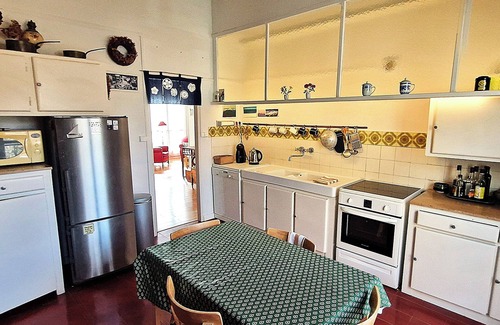 Est Apartment | Superb, bright, walk-through apartment 10m from town centre-Free parking-4