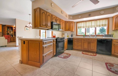 Barboursville House | Superb British Colonial holiday home, greenhouse, outdoor deck, tropical garden