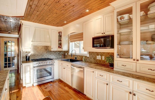 Saint Donat Ski Chalet | Superb Chalet on Lake Ouareau