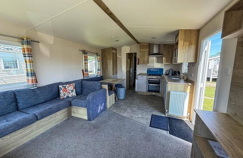 Harwich House | Superb caravan at Dovercourt Park, sleeps 8 ref 44202C