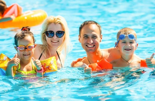 Great Yarmouth House | Superb caravan with decking, perfect for a seaside break in Norfolk ref 70701C