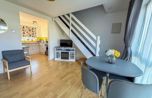 Great Yarmouth Ski Chalet | Superb chalet, sleeps 8, nearby Hemsby beach in Norfolk ref 18193B