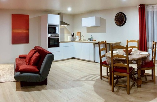 Gignac Apartment | Superb cocoon with balneotherapy bath in the room in south of France