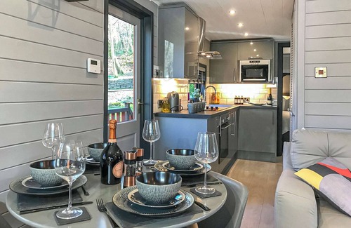 Bethesda Ski Chalet | Superb contemporary one bedroom lodge with one double.