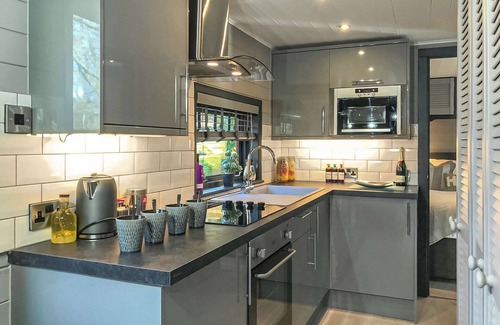 Bethesda Ski Chalet | Superb contemporary one bedroom lodge with one double.