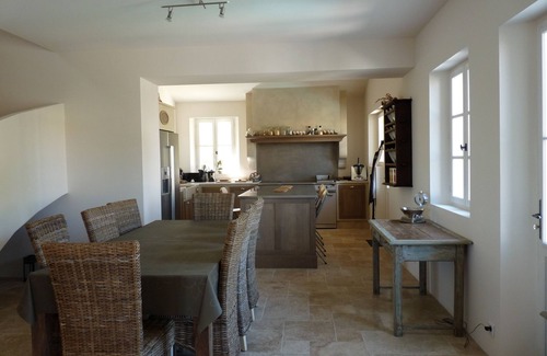 Mallemort Villa | Superb contemporary villa enjoying a magnificent view of the Luberon.