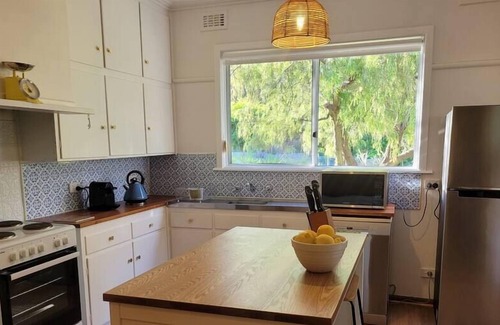 Halls Gap House | Superb Fairywren Place