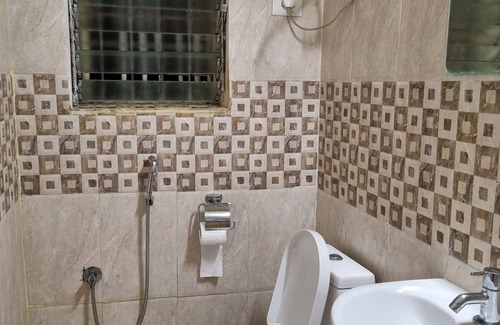 Sadras Apartment | Superb flat in heart of Chennai shopping district