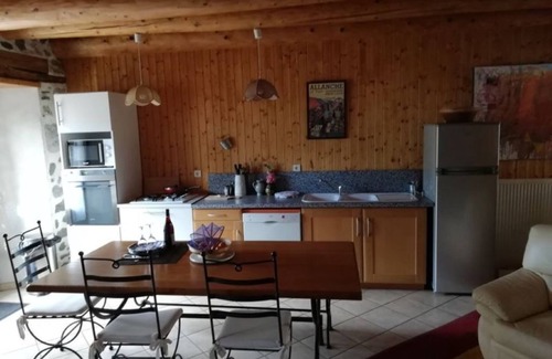 Peyrusse House | Superb Gites in Peyrusse Cantal with an old stone Cantou