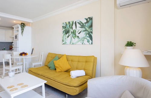 Los Gigantes Apartment | SUPERB LOCATION - PANORAMIC SEA & CLIFF VIEWS - WIFI - SATELLITE TV- SKY TV