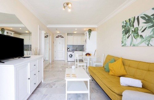 Los Gigantes Apartment | SUPERB LOCATION - PANORAMIC SEA & CLIFF VIEWS - WIFI - SATELLITE TV- SKY TV