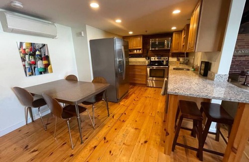 Old Port Apartment | Superb Location! Heart of Old Port/Spacious Condo