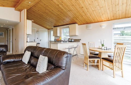 Inverness Ski Chalet | Superb lodge with luxurious and contemporary styling features.
