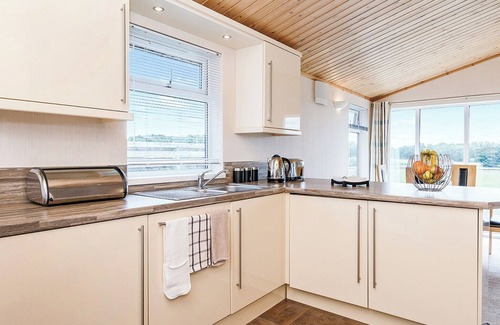 Inverness Ski Chalet | Superb lodge with luxurious and contemporary styling features.