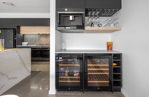 Banora Point House | SUPERB LUXURY HOME - CONVENIENT LOCATION