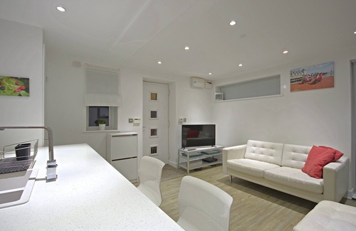 Adamsdown House | Superb modern house in Cardiff!