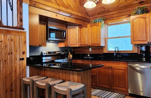 North Creek Cabin | Superb Nature Lodge 5 Minutes to Gore Mountain with Hot Tub, Firepit & Fireplace