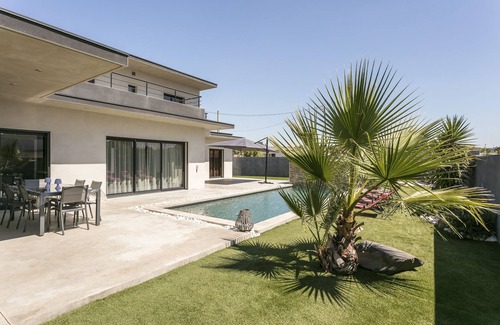 Cap d'Agde Villa | Superb new contemporary villa with private pool 400 m from the sea