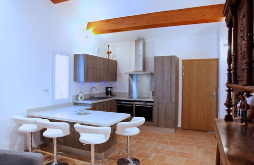 Sanary-sur-Mer Apartment | Superb new T3 apartment in the heart of Sanary, 100m from the port, 2 minutes on foot,