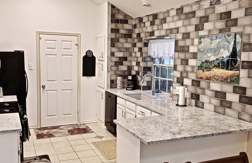 Block House Creek House | Superb,Pet friendly. Big Backyard on Greenbelt. HEB Center. ATX Kalahari,183