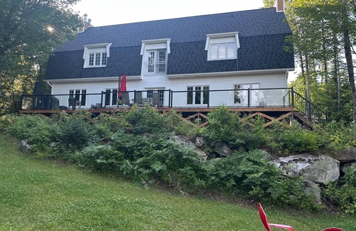 Nominingue Villa | Superb property on Grand Lac Nominingue with indoor pool
