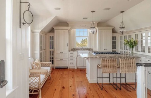 Wauwinet House | Superb quality cottage situated on Wauwinet Harbor with abounding view.