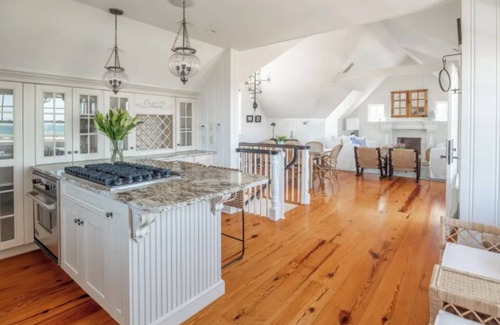 Wauwinet House | Superb quality cottage situated on Wauwinet Harbor with abounding view.