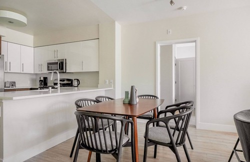 Centennial Apartment | Superb Redwood City 2BR w/Parking, Pool & Spa, nr Coffee, by Blueground