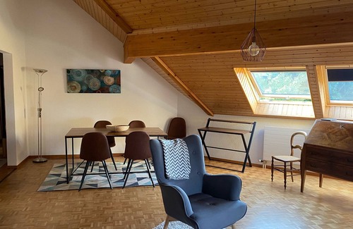 Le Mont-sur-Lausanne Apartment | Superb renovated 3-room apartment 110 m2 parking2 km from Lausanne. bus, shops 100 m.