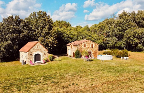 Frayssinet-le-Gelat Villa | Superb restored barn, isolated in the heart of a clearing with swimming pool