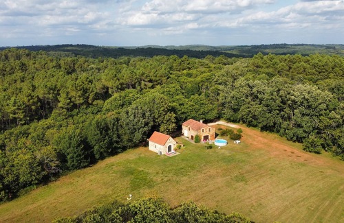Frayssinet-le-Gelat Villa | Superb restored barn, isolated in the heart of a clearing with swimming pool