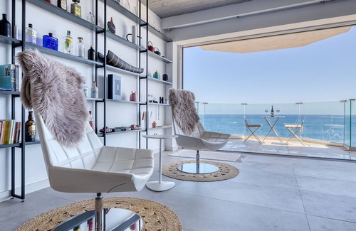 Sliema Apartment | Superb Seafront Family Apartment