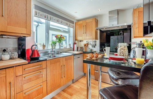Seaford Cottage | Superb seaside house with sea views and proximity to local amenities.