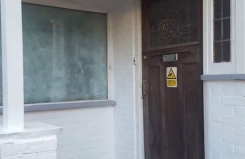 Fortune Green House | Superb self contained loft West Hampstead off street parking