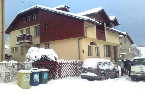 Samokov Ski Chalet | Superb Ski Chalet- sleeps 18 - run by English and German speaking ski instructor