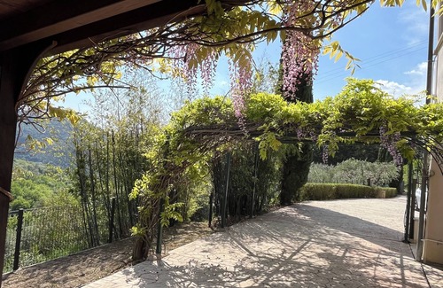 Castelnuovo di Farfa Villa | Superb, spacious vacation home with idyllic pool and breathtaking views