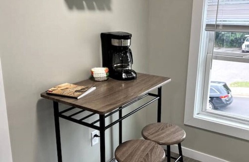Marquette Apartment | Superb Spot- 906, Bluff St Flat