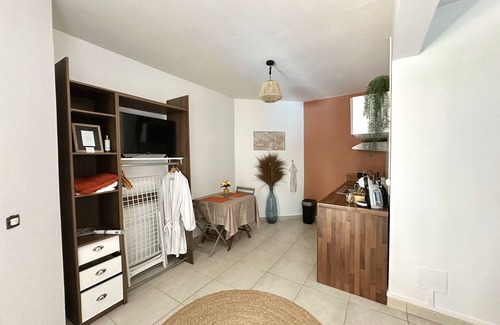 Dampierre Apartment | Superb Studio with Pool 3 minutes from the Beach