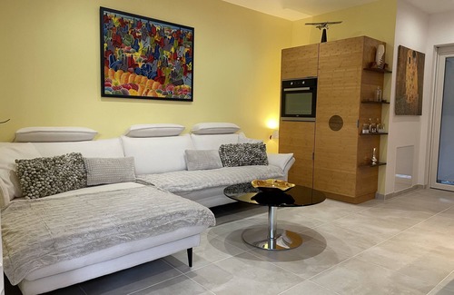 Furchhausen House | Superb suite with private Jacuzzi and garden for a relaxing stay in the countryside.