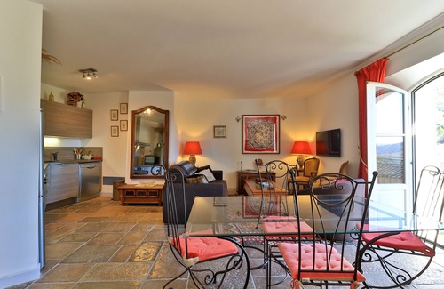 Villecroze House | Superb T3 with view in Provence - comfort - "House of the Arcades" 3 Rooms - N + 1