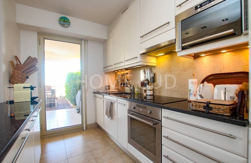 La Croix des Gardes Apartment | Superb terrace with sea view for your holidays in Cannes!