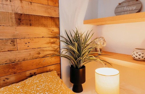 Caldicot House | Superb Tiny Home. Super fast Wi-Fi. Parking.