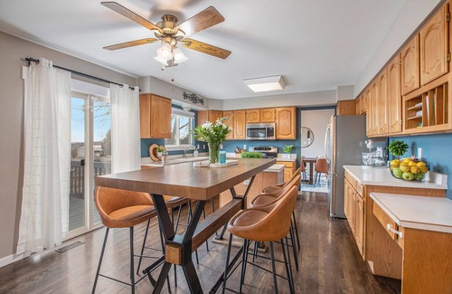 Mountain Shadows House | Superb Views-Firepit-Gameroom-Hikes-Spacious Home