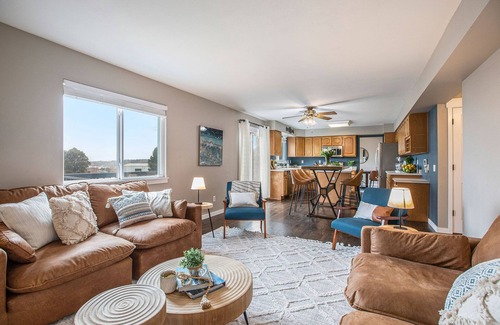 Mountain Shadows House | Superb Views-Firepit-Gameroom-Hikes-Spacious Home
