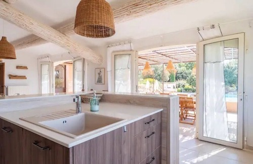 Goult Villa | Superb villa in Goult 5mn from Gordes, with infinity pool