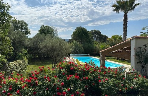 Velaux Villa | Superb villa in Provence and private swimming pool with the sound of cicadas