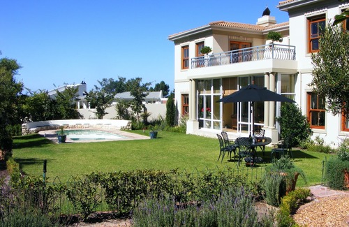 Hermanus Villa | Superb villa with private heated pool, 27-hole golf course nearby.