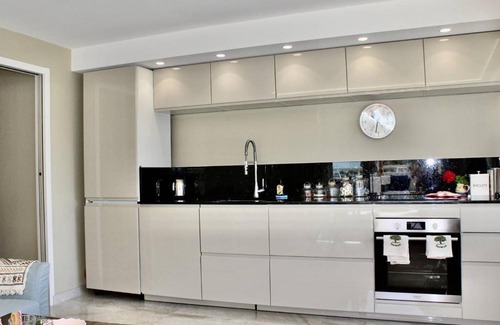 Villeneuve Loubet Beach Apartment | Superbe appartement climatisé avec terrasse et jardin à Villeneuve Loubet Plage - FR-1-252A-106