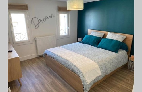 La Roche-Chalais Apartment | Superbe appartement rénové 4 personnes Le Zen Scandi au centre ville - Draps - Serviettes Parking -